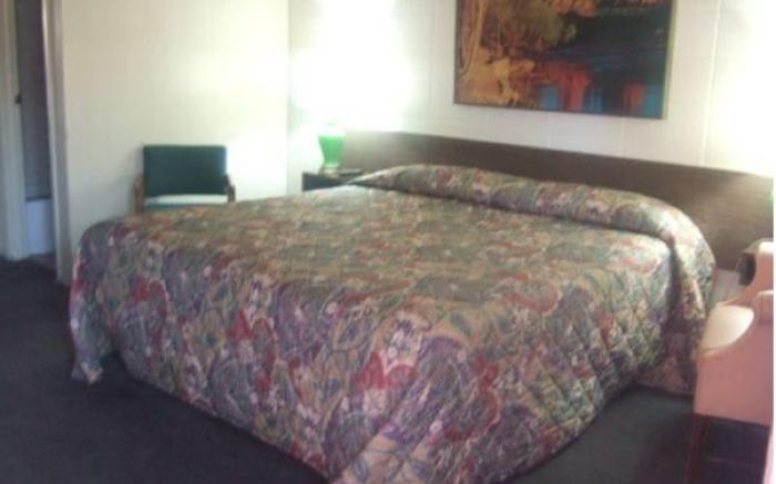 Town House Motor Inn