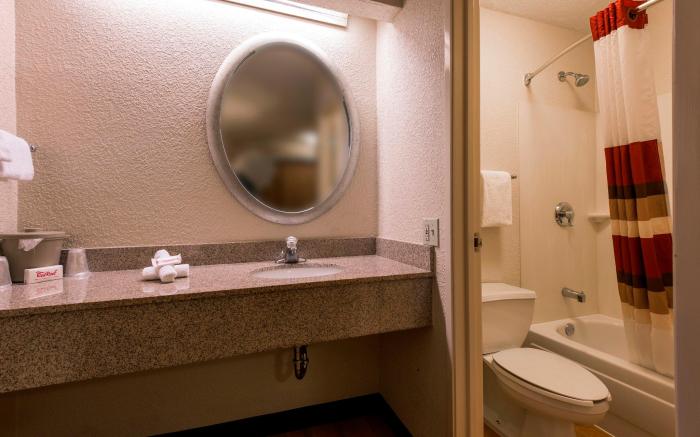 Red Roof Inn Louisville East - Hurstbourne