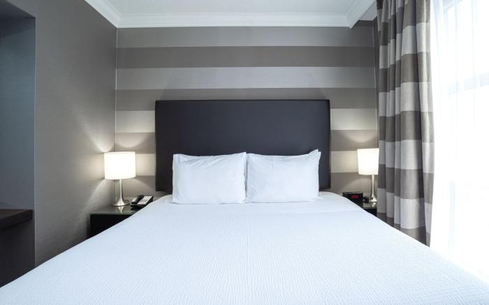 Sandman Signature Mississauga Hotel