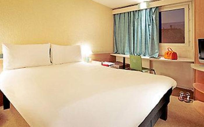 ibis Falaise Coeur de Normandie