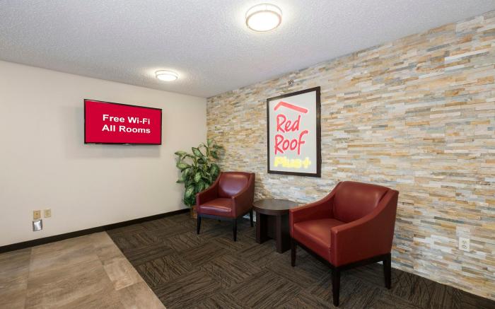 Red Roof PLUS+ & Suites Opelika