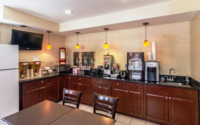 Red Carpet Inn Norwalk