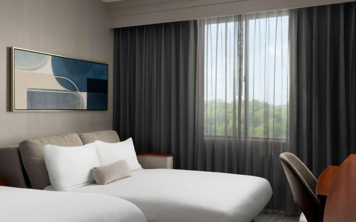 Courtyard by Marriott Long Island MacArthur Airport