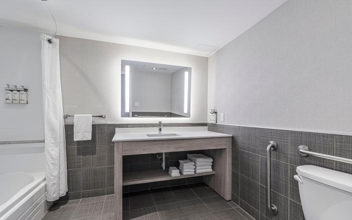 Holiday Inn Express Hotel & Suites Saint - Hyacinthe By IHG