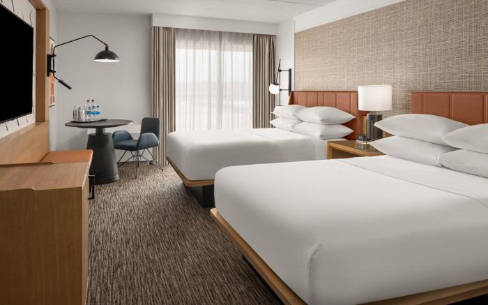 Sheraton Milwaukee Brookfield Hotel