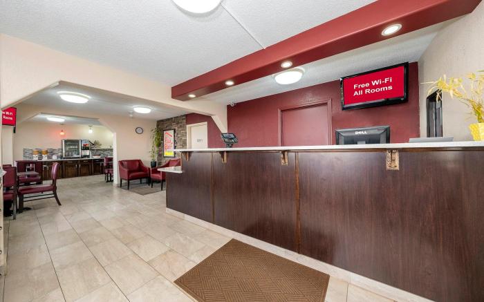 Red Roof PLUS+ Huntsville - Madison