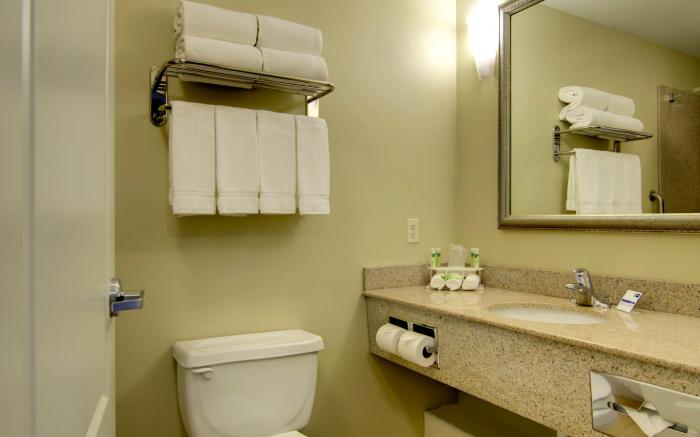 Holiday Inn Express Hotel & Suites Kansas City Sports Complex By IHG