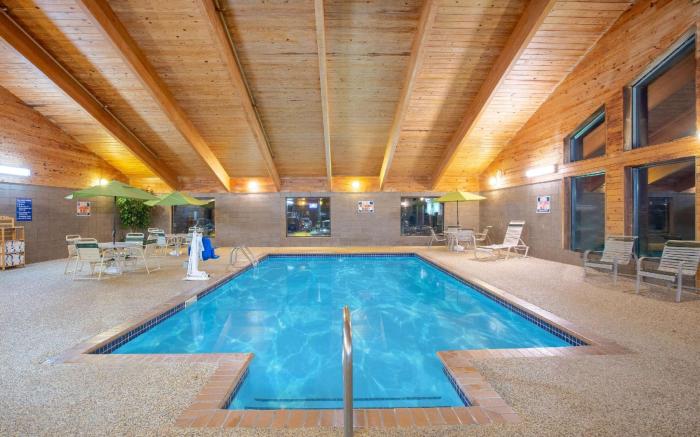 AmericInn by Wyndham Clear Lake