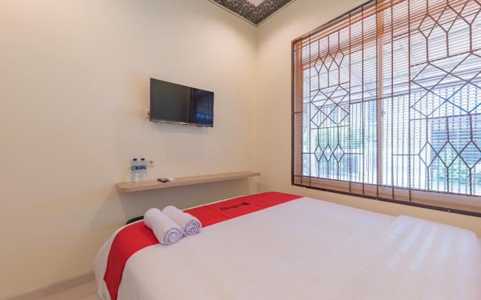 RedDoorz Plus near RSUD Gunung Jati Cirebon