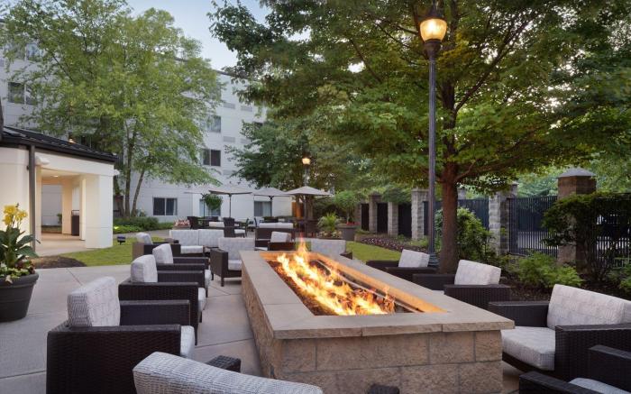 Courtyard Edison Woodbridge