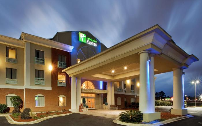 Holiday Inn Express & Suites Thomasville By IHG