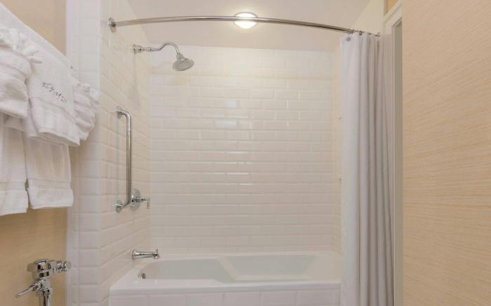 The Raphael Hotel, Autograph Collection