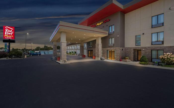 Red Roof PLUS+ & Suites Malone