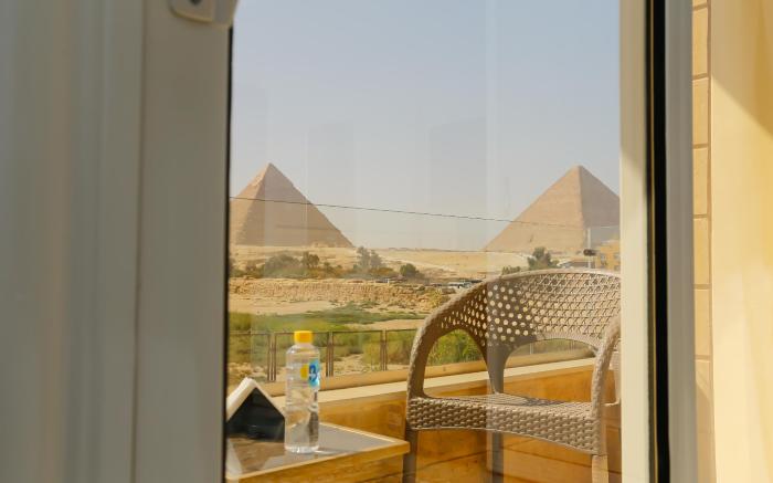 Pyramids Land Hotel 