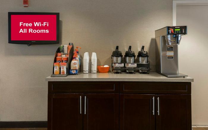 Red Roof PLUS+ Long Island - Garden City