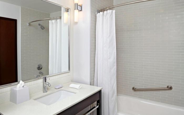 Four Points by Sheraton Edmonton Gateway