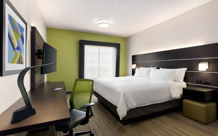 Holiday Inn Express Hotel & Suites Shawnee I-40 By IHG