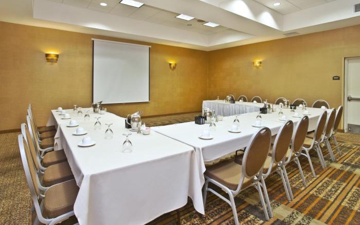 Holiday Inn & Suites Green Bay Stadium by IHG