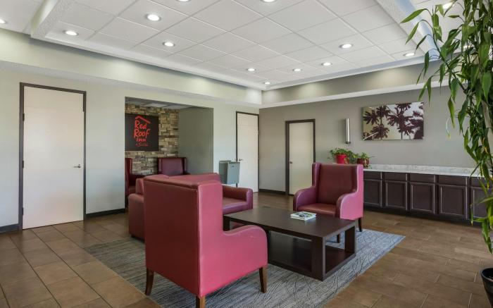 Red Roof Inn & Suites Statesboro - University