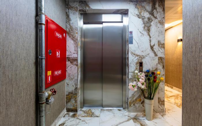 The Business Class Hotel 