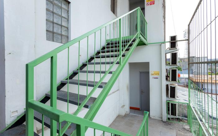 RedDoorz near Mangga Dua Mall