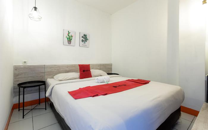 RedDoorz near Mangga Dua Mall