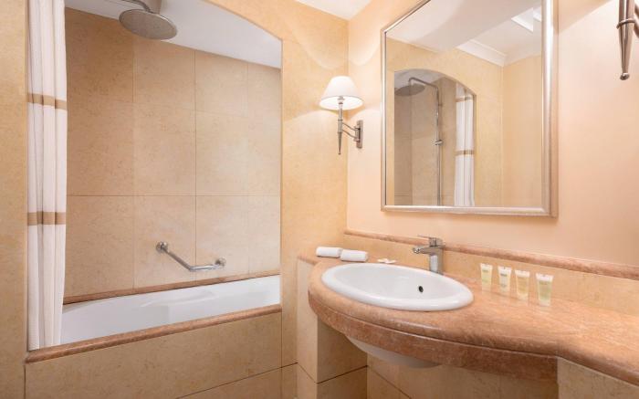 Courtyard by Marriott Rome Central Park