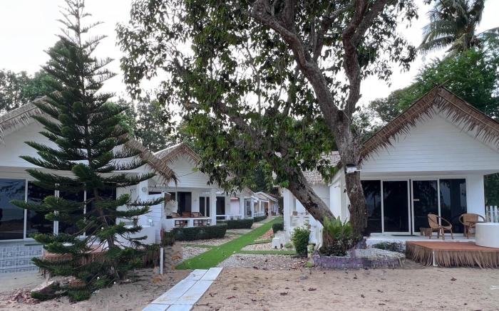 Warm Beach Resort
