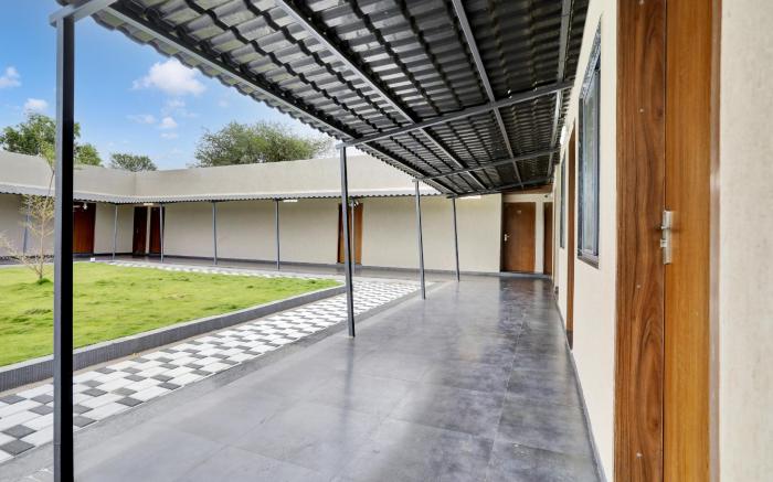 Hotel O Mint Leaf & Lodging