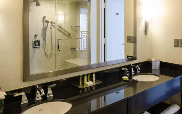 DoubleTree by Hilton Houston - Greenway Plaza Hotel