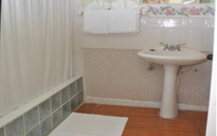 Palm Bay Guest House & Restaurant