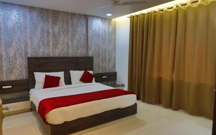 HOTEL GOLDEN LEAF