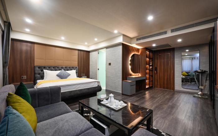 The Moon 1 Hotel