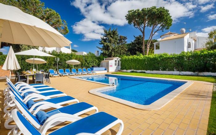 VILA PRIVADA DE 7 QUARTOS,PISCINA AQUECIDA,A/C