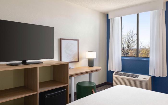 Spark by Hilton Germantown Washington DC North