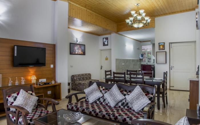 Kasauli Edge Apt with Balcony.