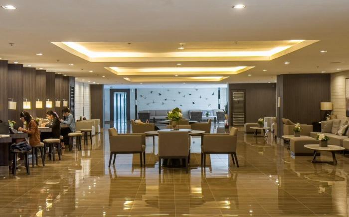 Business Luxury in a Twin Bed Suite 2X55