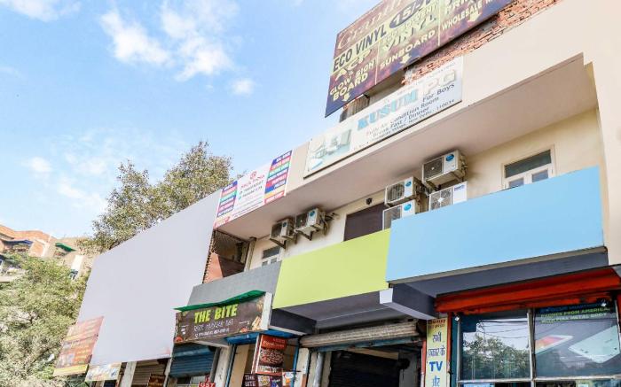 Super Hotel D Plaza Near Pitampura Metro Station