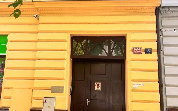 150m² 4BR Duplex Near Metro & Prague Center