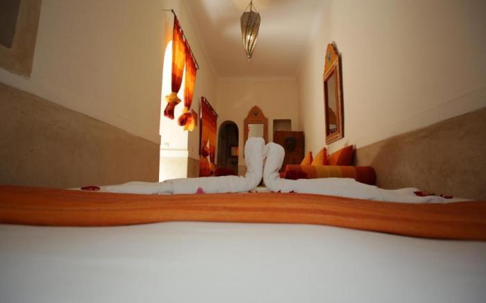 Riad white flowers