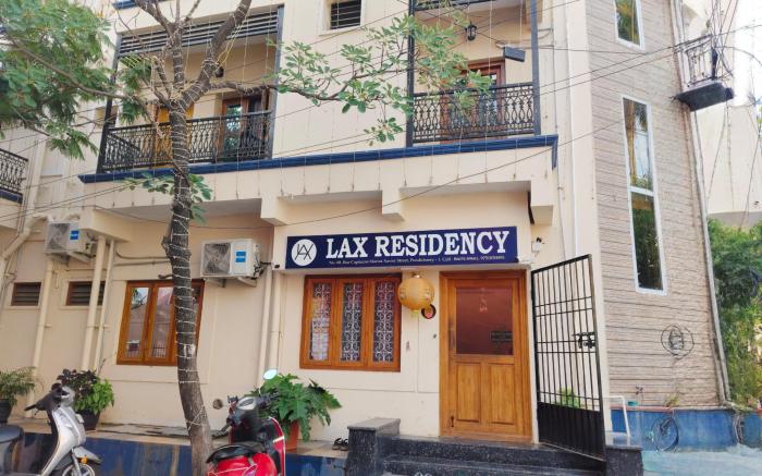Lax Residency, White Town