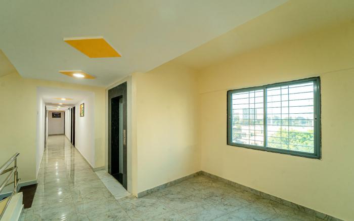 Itsy Hotels Anand Executive, Near Amanora