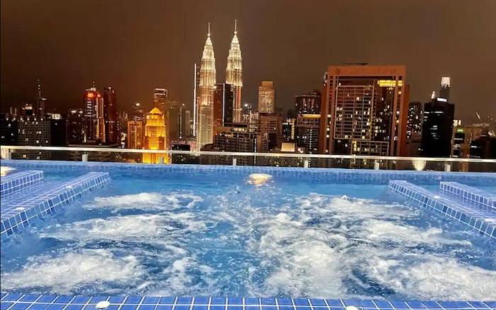 1 bedroom 50m Monorail Shopping2