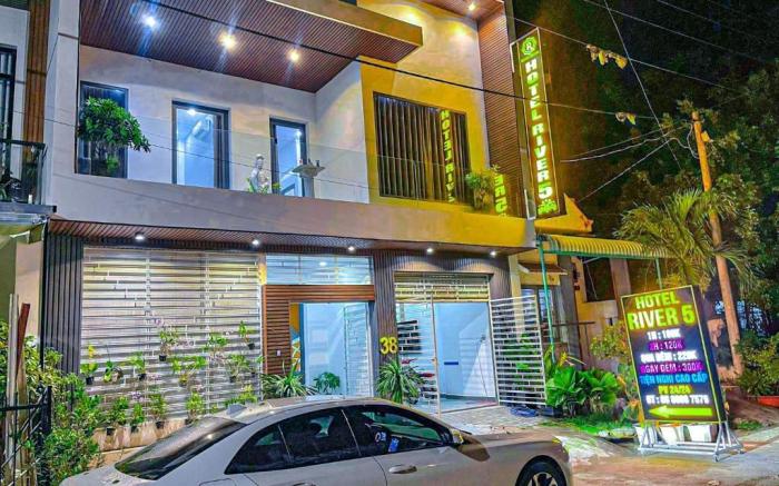 River Hotel 5