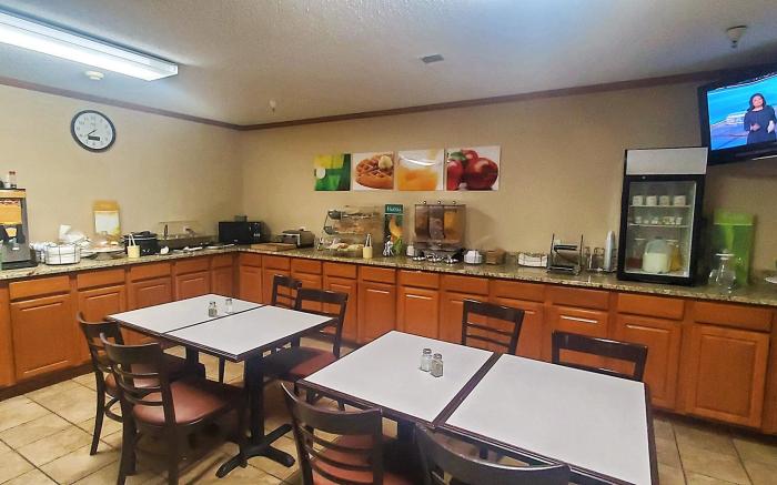 Quality Inn & Suites Eldridge Davenport North