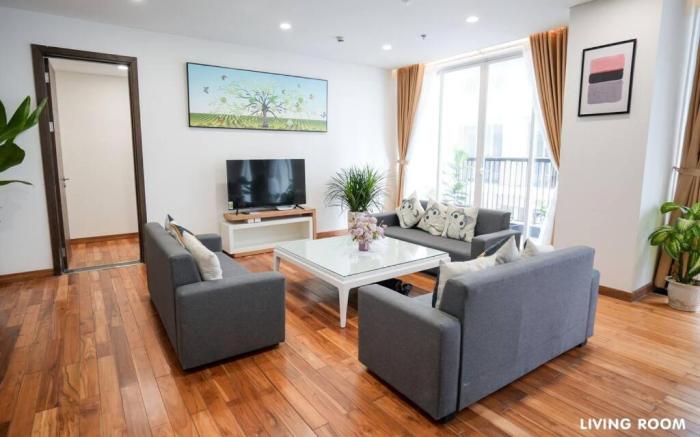 Modern & Charming Penthouse Apt* 5BRs in Center