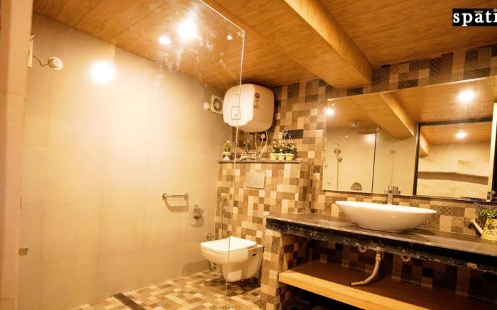 Spatii by the ganges