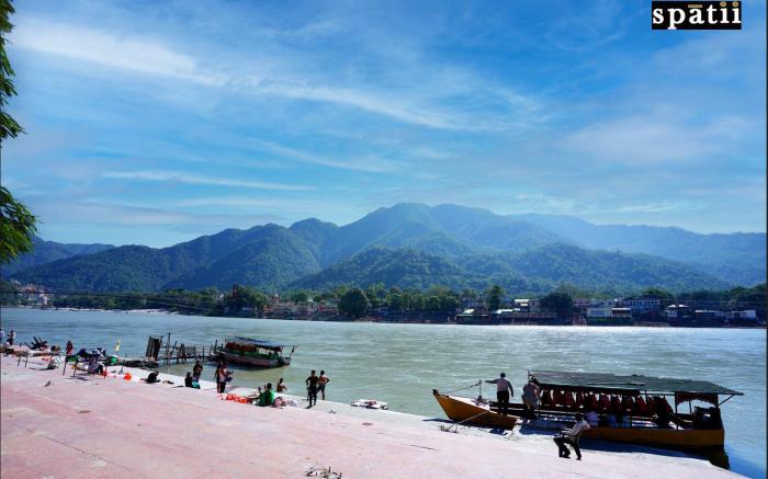 Spatii by the ganges