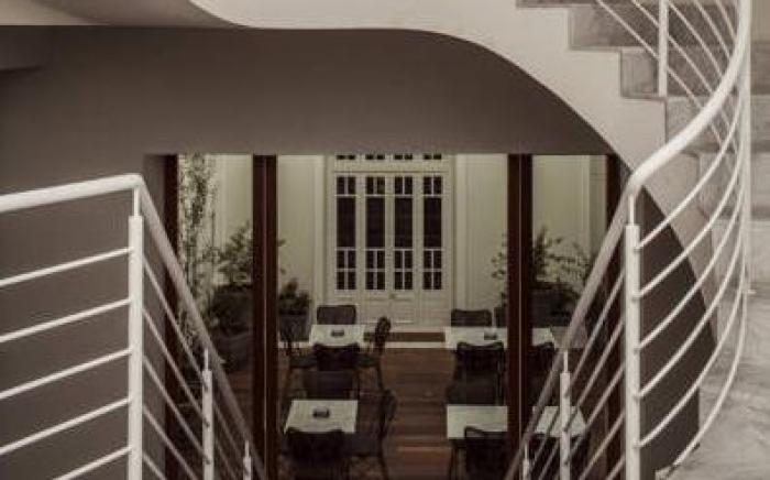 Hotel B