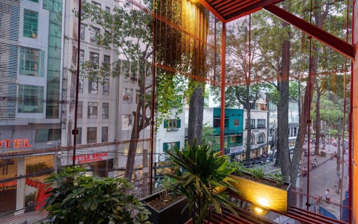 9 Hostel and Bar